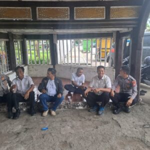 Sat Binmas Polres Bima Kota Laksanakan Giat Jumat Curhat di Kelurahan Paruga