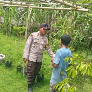 Bhabinkamtibmas Lembahsari Sosialisasikan Pemanfaatan Lahan Kosong