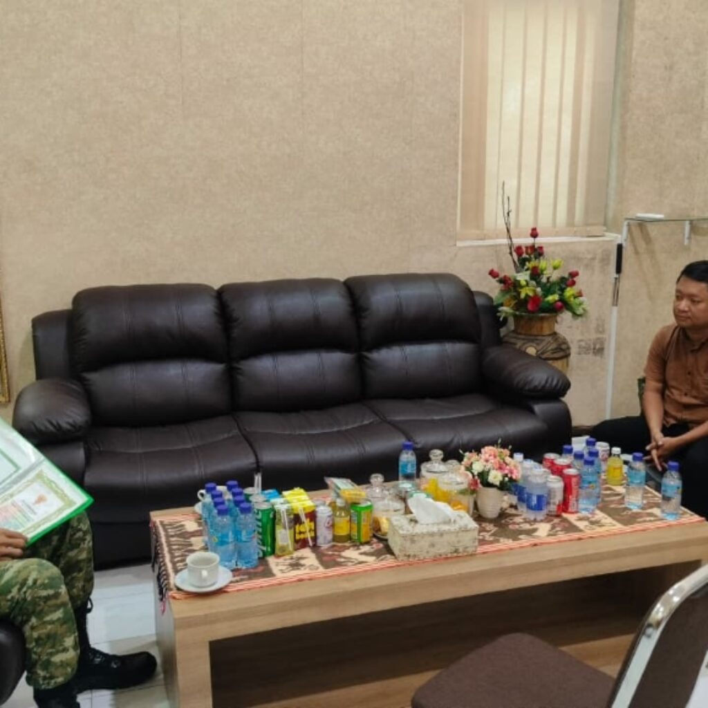 Dua Tunawicara Keliling Indonesia Diterima Dandim Mataram