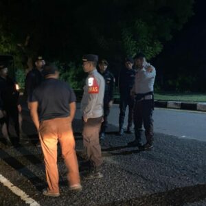 Pamapta Polres Bima dan Gabungan Piket Fungsi dan Aktif Menggelar Patroli KRYD Malam Hari Jaga Kamtibmas.