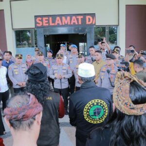Laskar Sasak Gelar Aksi Konstitusional Dukung Gubernur Iqbal di Polda NTB, Situasi Tetap Kondusif