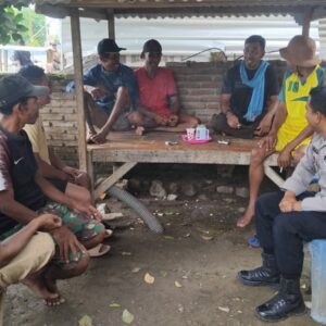 Bhabinkamtibmas Polres Bima Kota Sambang Warga, Himbau Jaga Keamanan dan Sosialisasikan Layanan 110