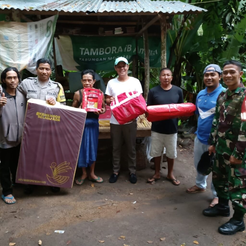 Sinergi TNI dan Kemensos Bantu Korban Longsor