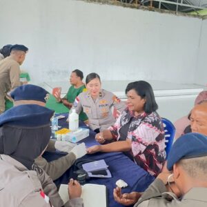 Sentuhan Damai di Mimika: Satgas Operasi Damai Cartenz Layani Kesehatan Jemaat Gereja