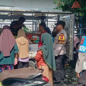 Polsek Rasanae Timur Polres Bima Kota Laksanakan Pengawasan Operasi Pasar Murah